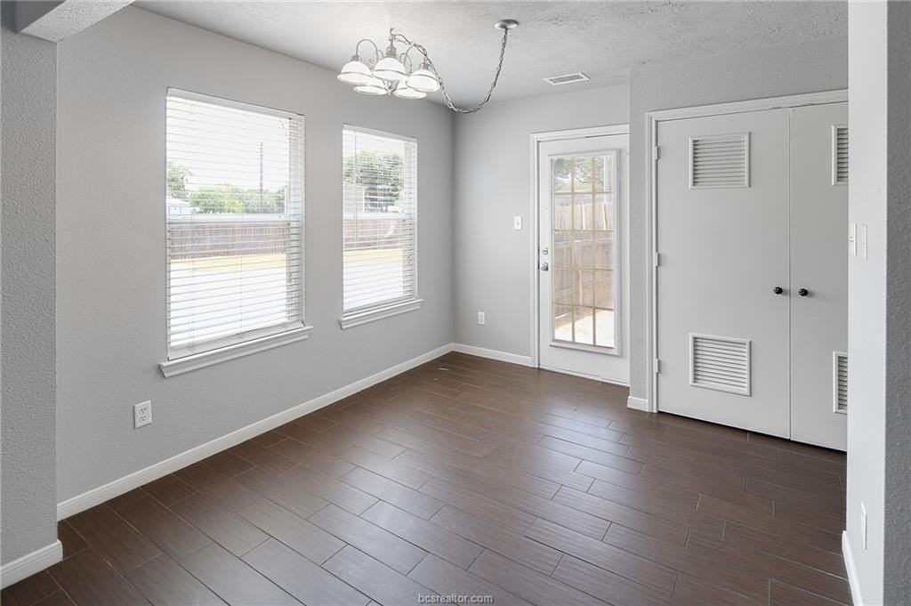 503 Thornton Ct - Photo 7 of 33