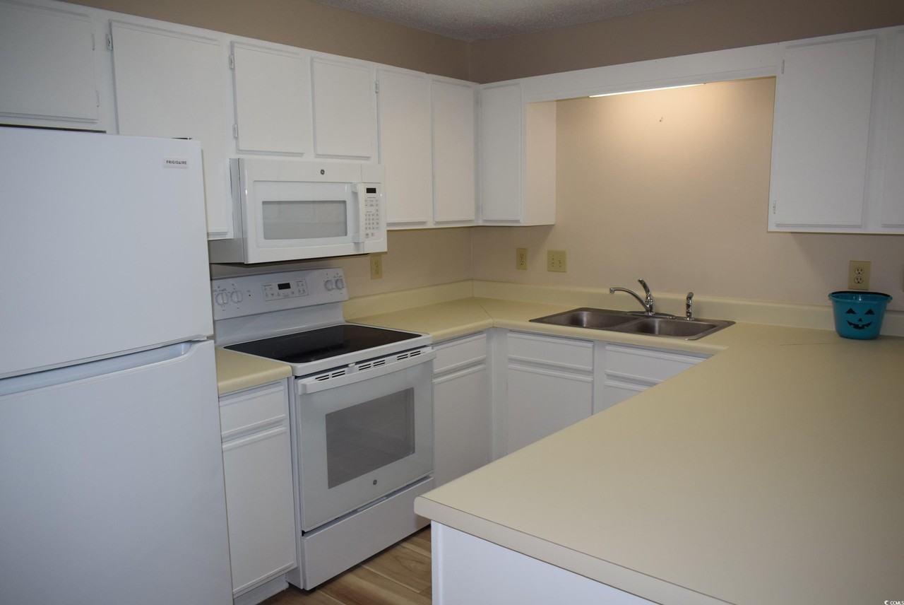 510 Fairwood Lakes Dr - Photo 7 of 17