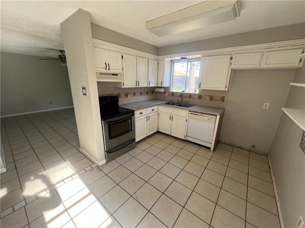 2322 Vialoux Dr - Photo 2 of 11