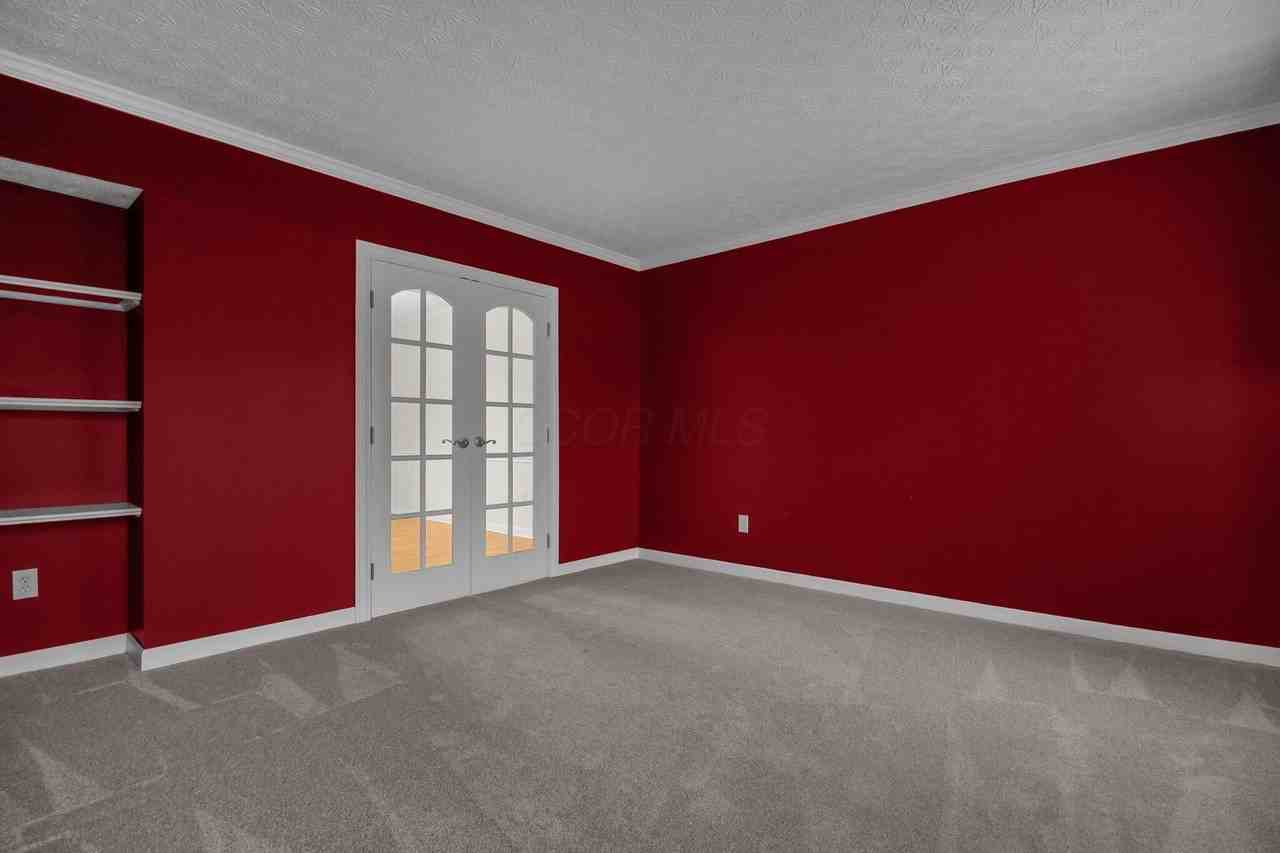 2230 Seton Dr - Photo 5 of 35