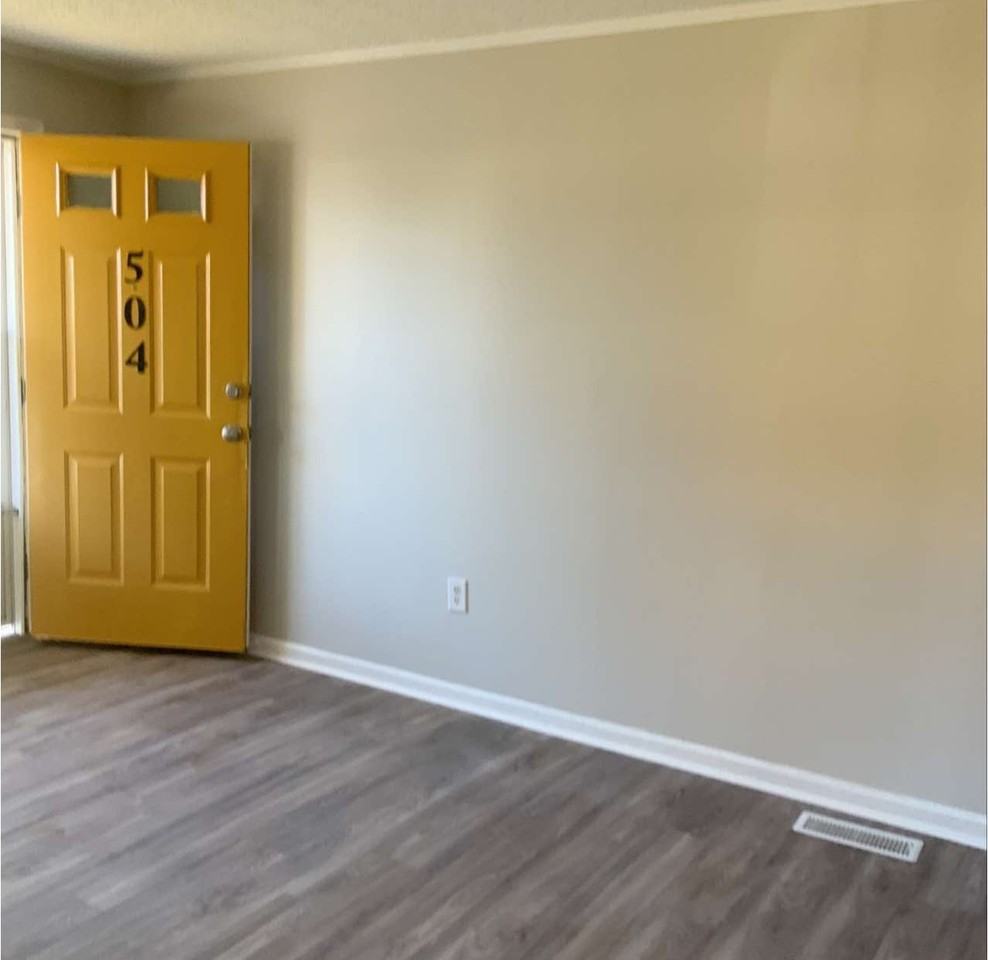 504 S Harvin St #1 - Photo 5 of 32