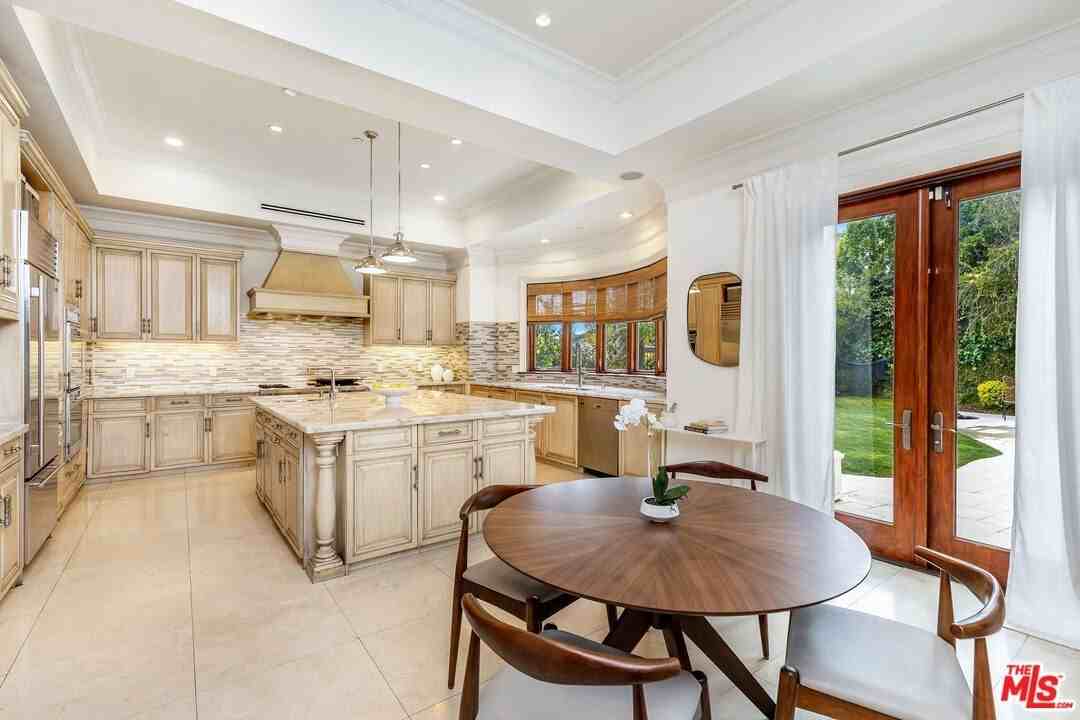 2229 Summitridge Dr - Photo 7 of 29