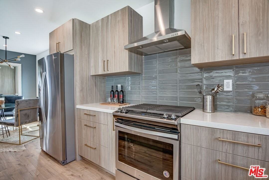 13026 Calvert St - Photo 7 of 27