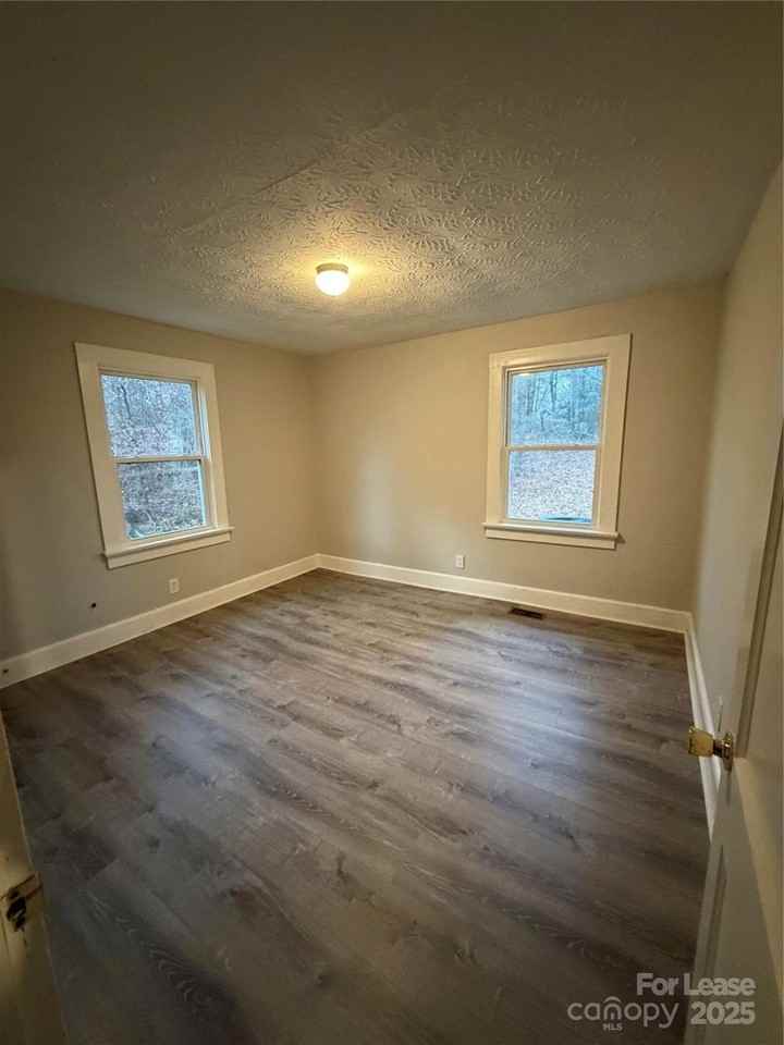 530 N Mulberry St - Photo 7 of 8