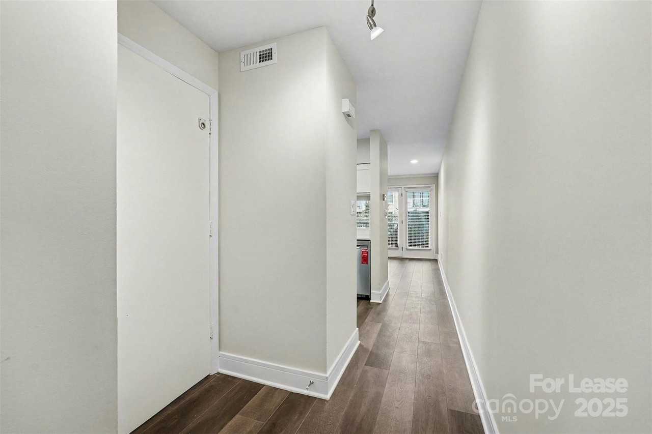 300 S Cedar St - Photo 3 of 18