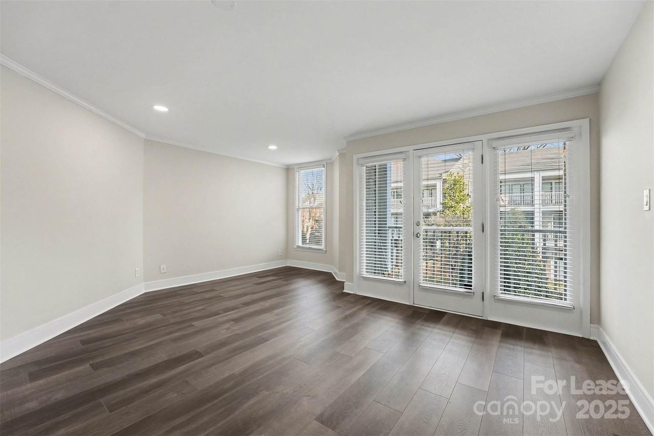 300 S Cedar St - Photo 4 of 18