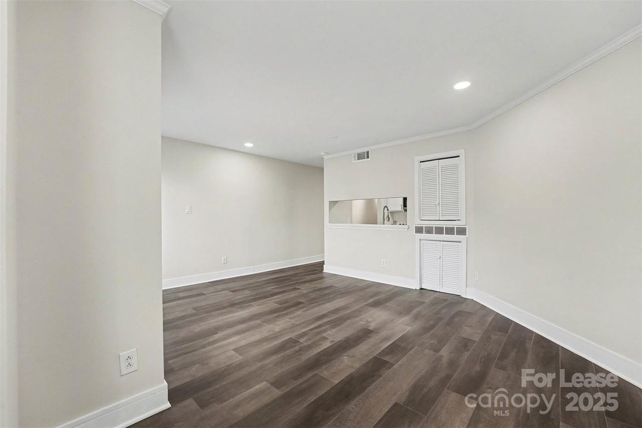 300 S Cedar St - Photo 7 of 18