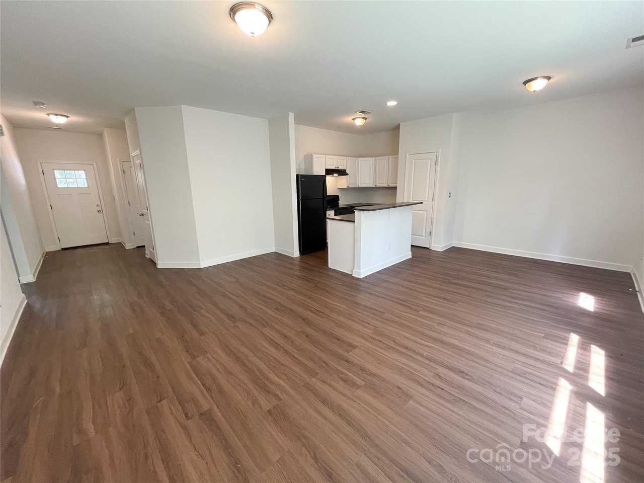 7928 E Lane Dr - Photo 6 of 15