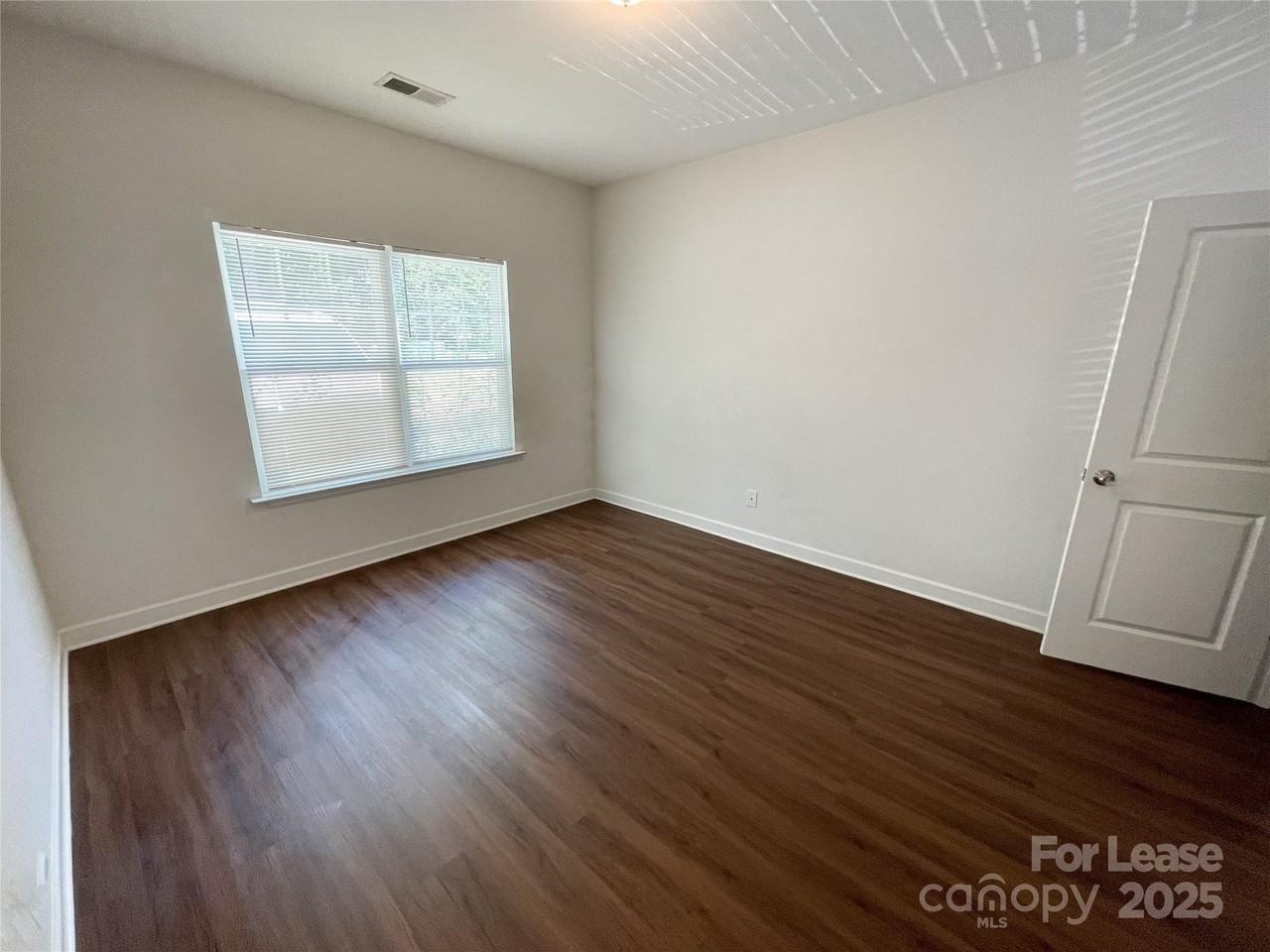 7928 E Lane Dr - Photo 7 of 15