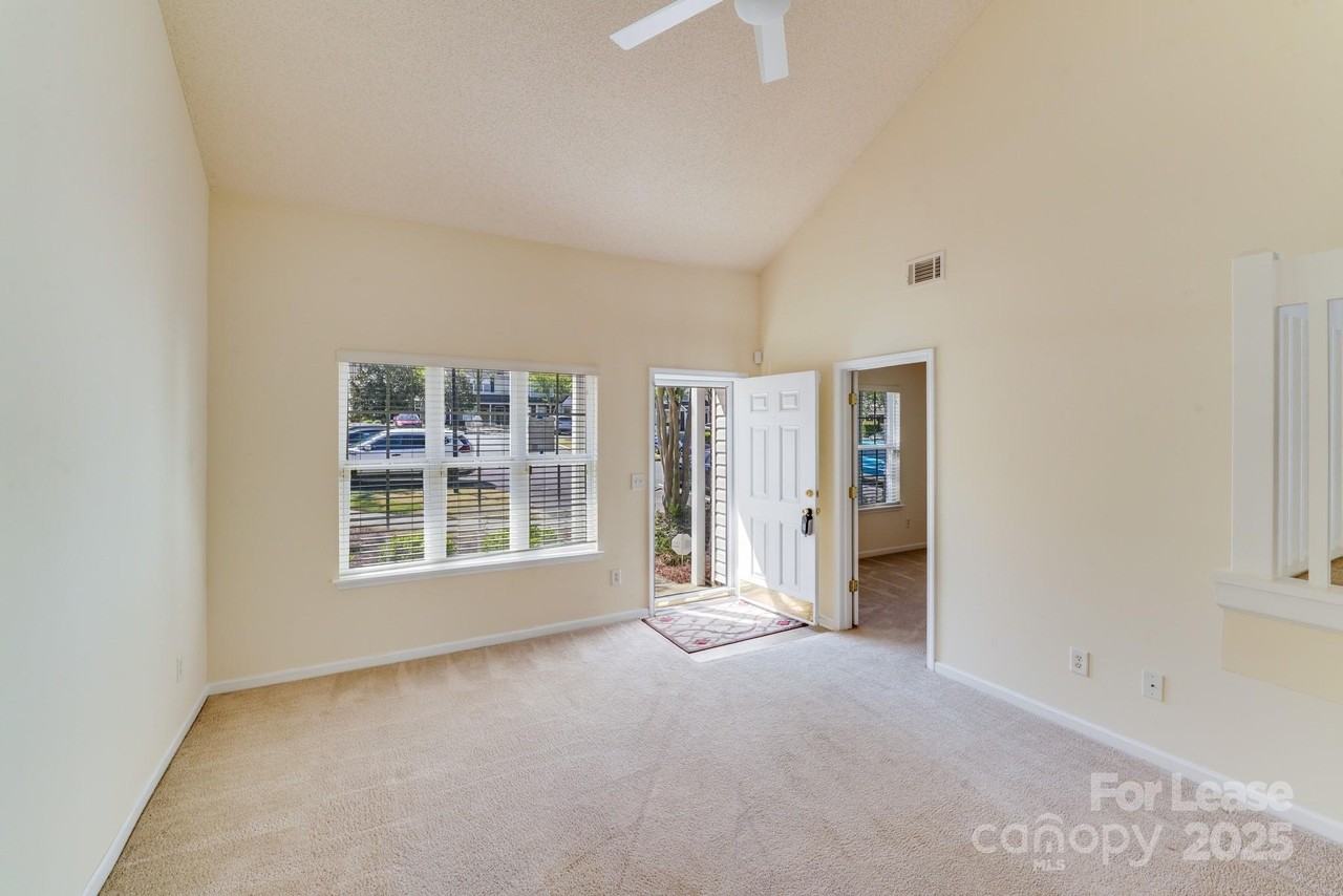 17125 Greenlawn Hills Ct - Photo 7 of 28