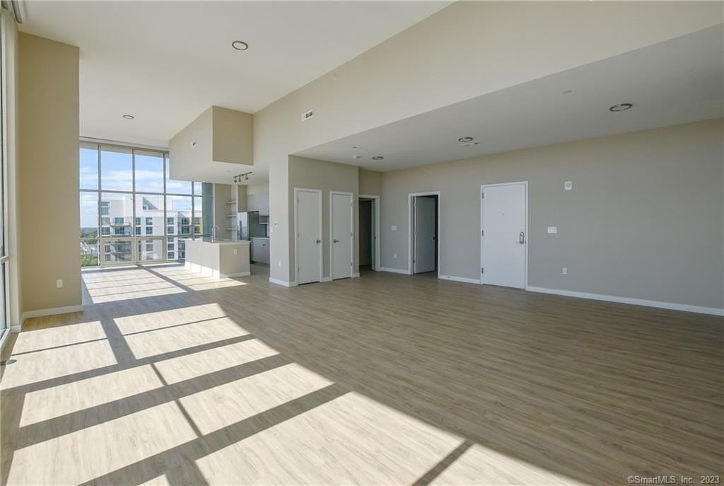 2 Harbor Point Rd S #1613 - Photo 6 of 21