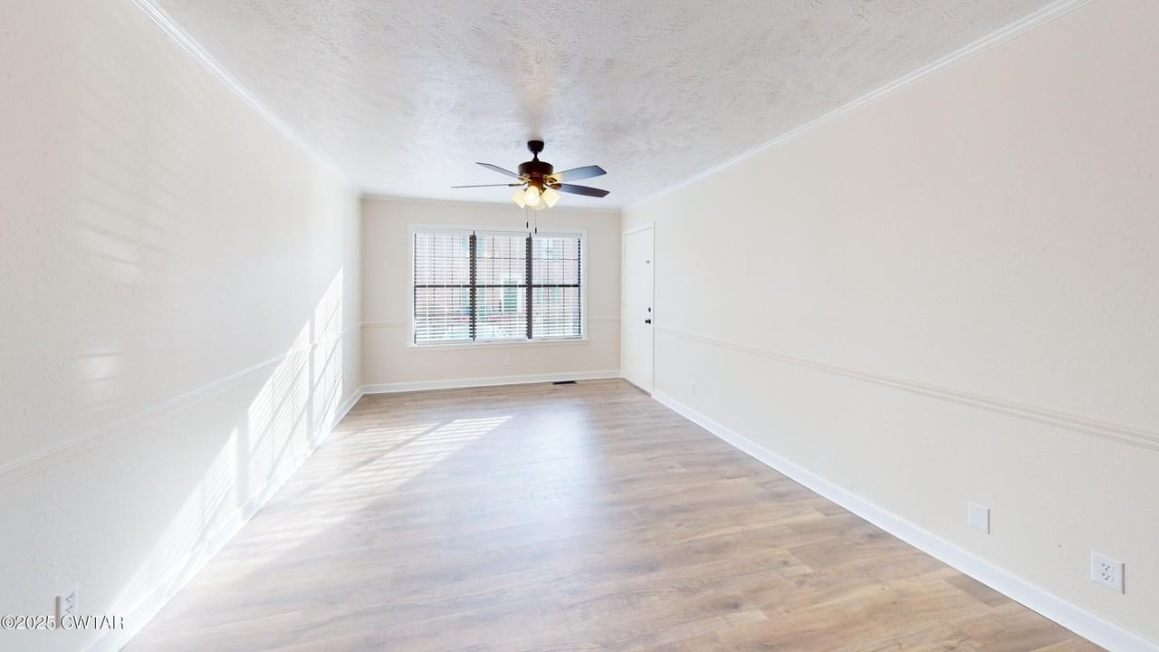 533 Troy Ave - Photo 5 of 16