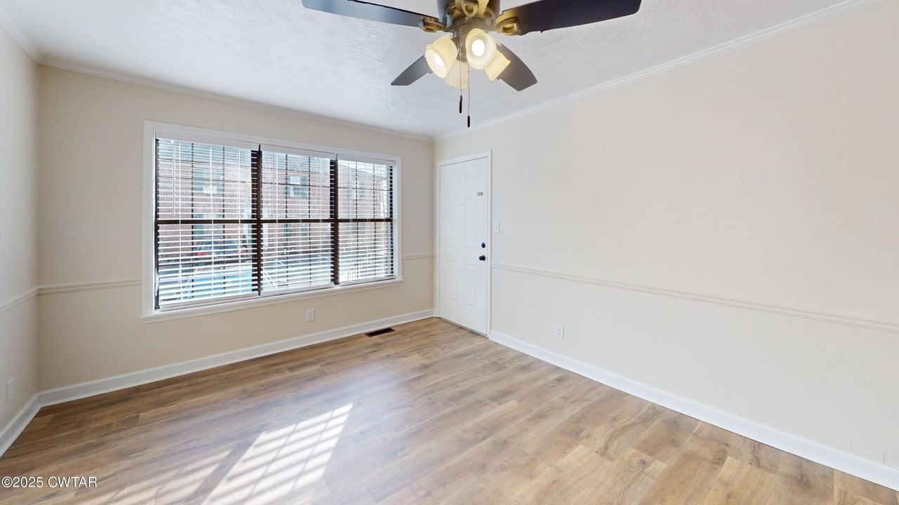 533 Troy Ave - Photo 6 of 16