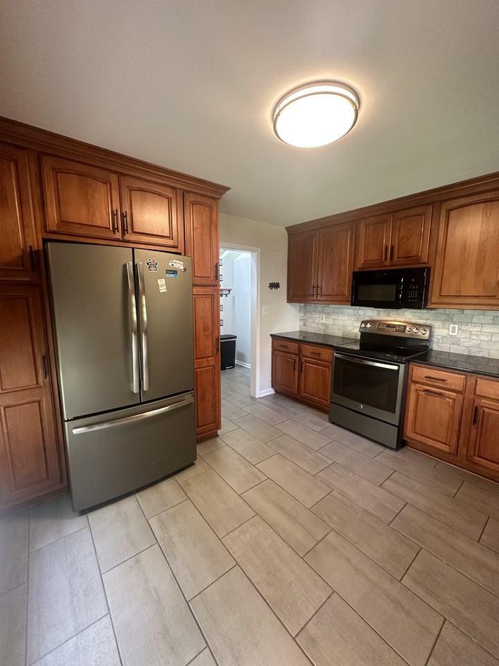 4640 Newington Rd #1 - Photo 5 of 16