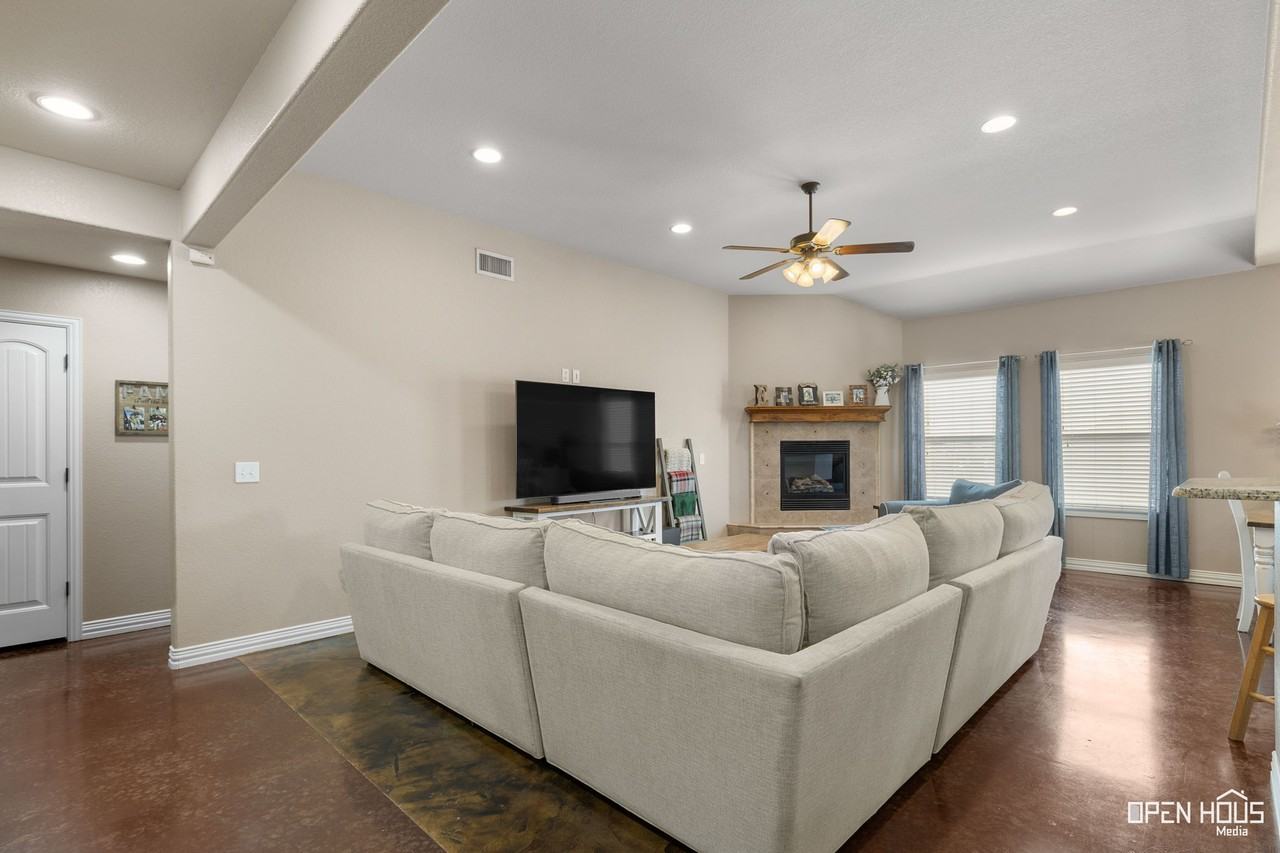 7 Freedom Cir #1 - Photo 5 of 34