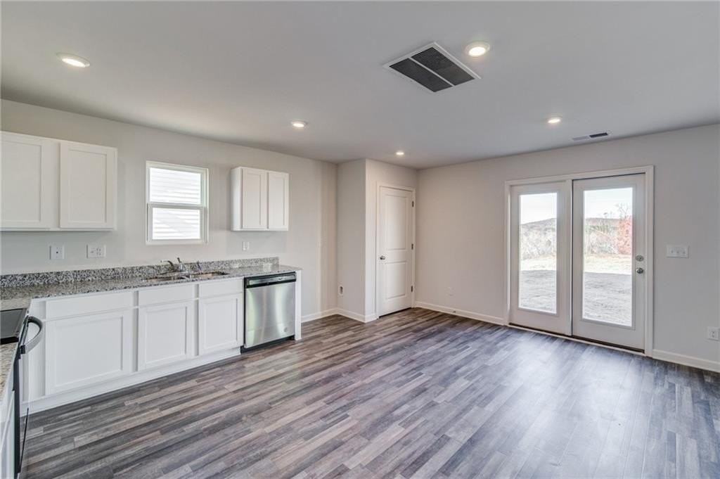 300 Coverly Ct - Photo 2 of 44