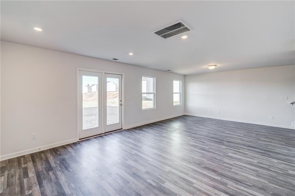 300 Coverly Ct - Photo 7 of 44