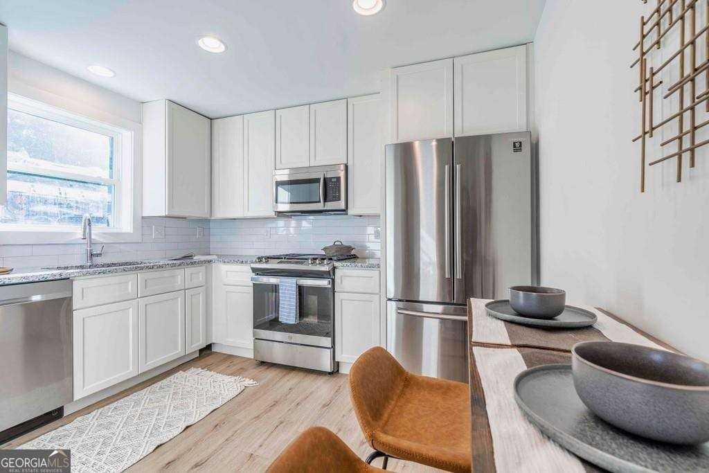 1015 Greenwood Ave Ne Apt 5 #5 - Photo 5 of 21