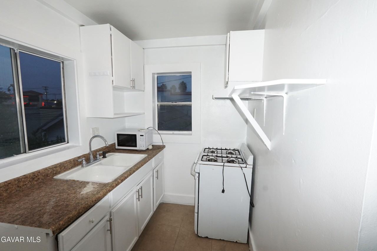 439 W Florence Ave #441-1-2 - Photo 3 of 5