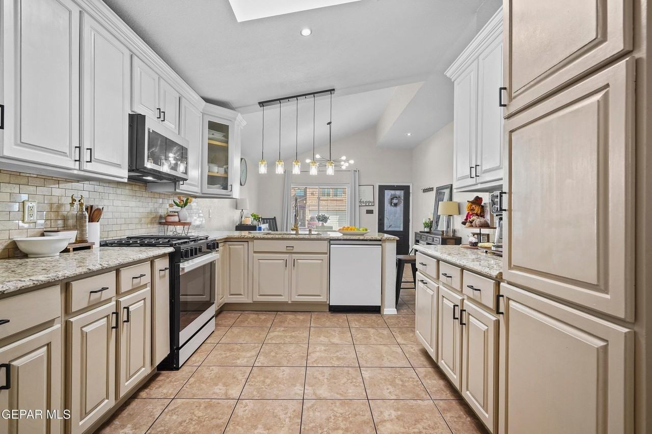 11929 Mesquite Rock Dr - Photo 6 of 43