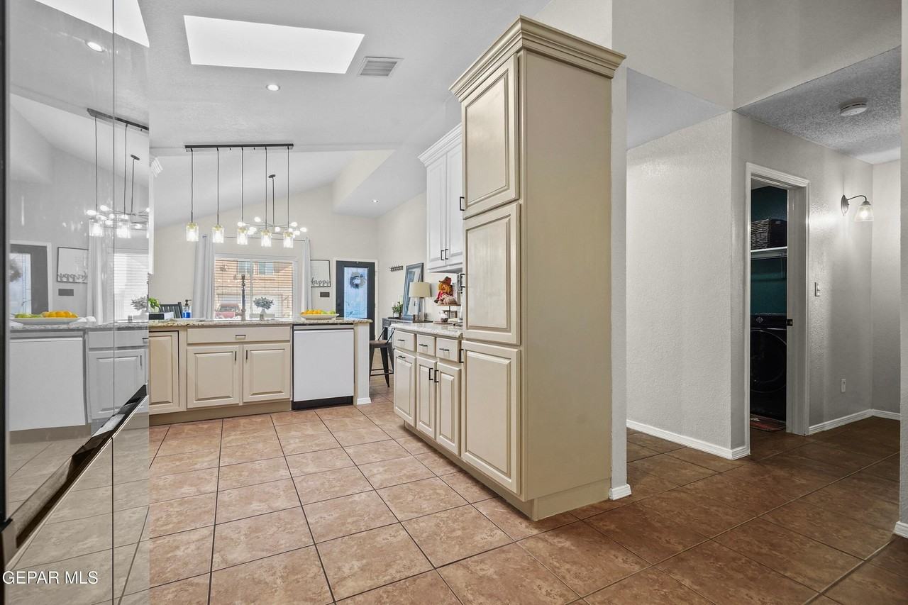 11929 Mesquite Rock Dr - Photo 7 of 43