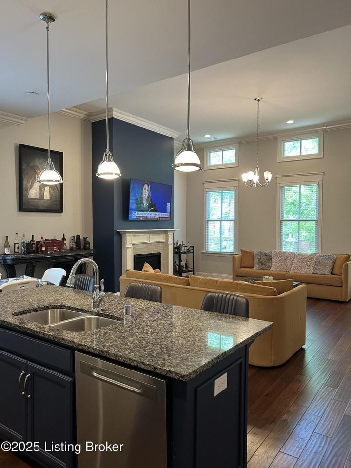 10606 Meeting St Unit 201 #201 - Photo 3 of 9