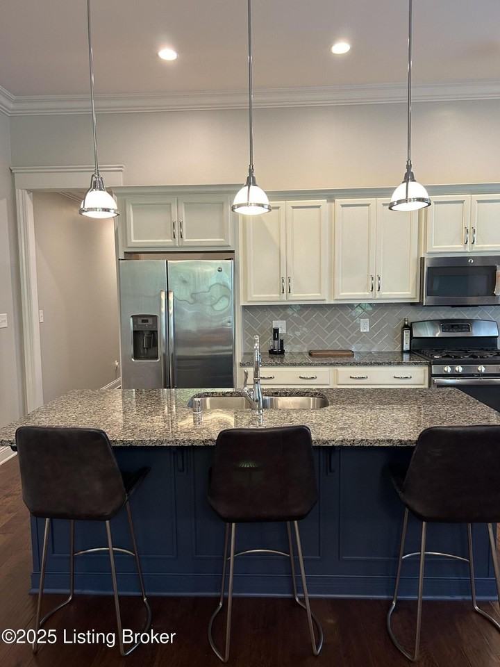 10606 Meeting St Unit 201 #201 - Photo 4 of 9