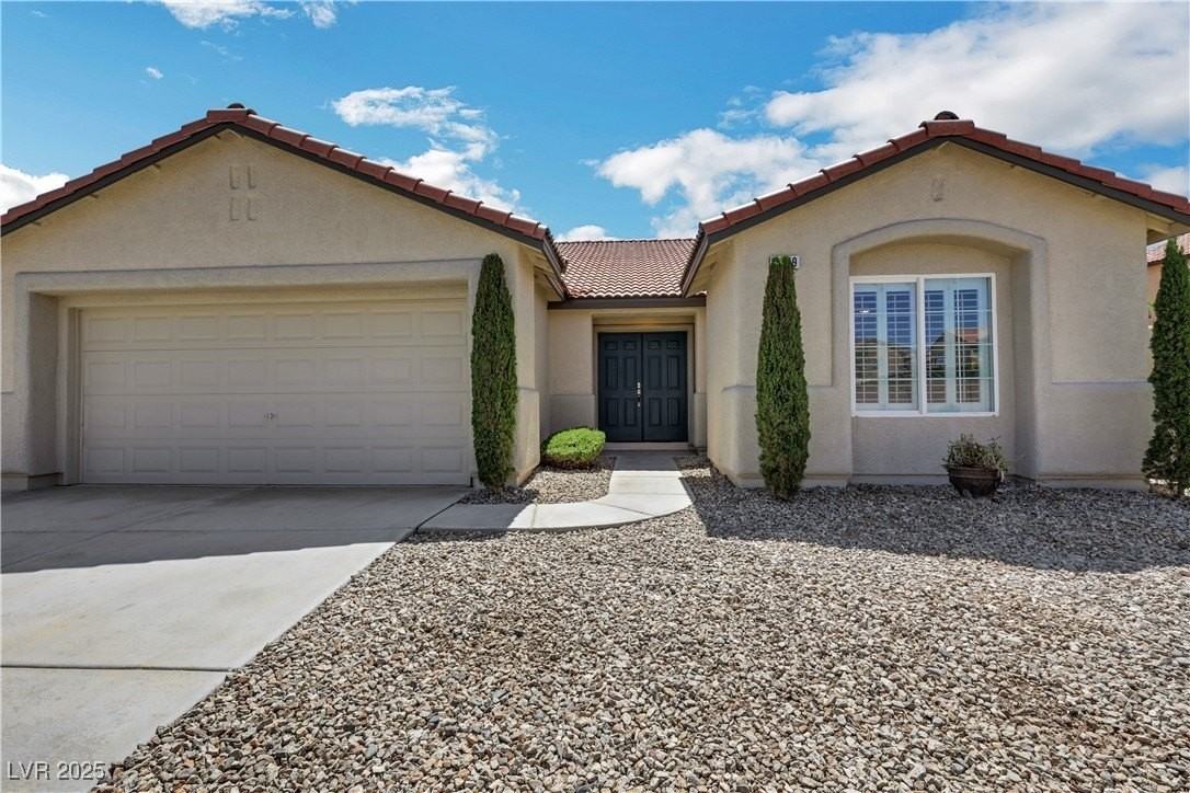 7379 Majestic Bluff Pl - Photo 3 of 48