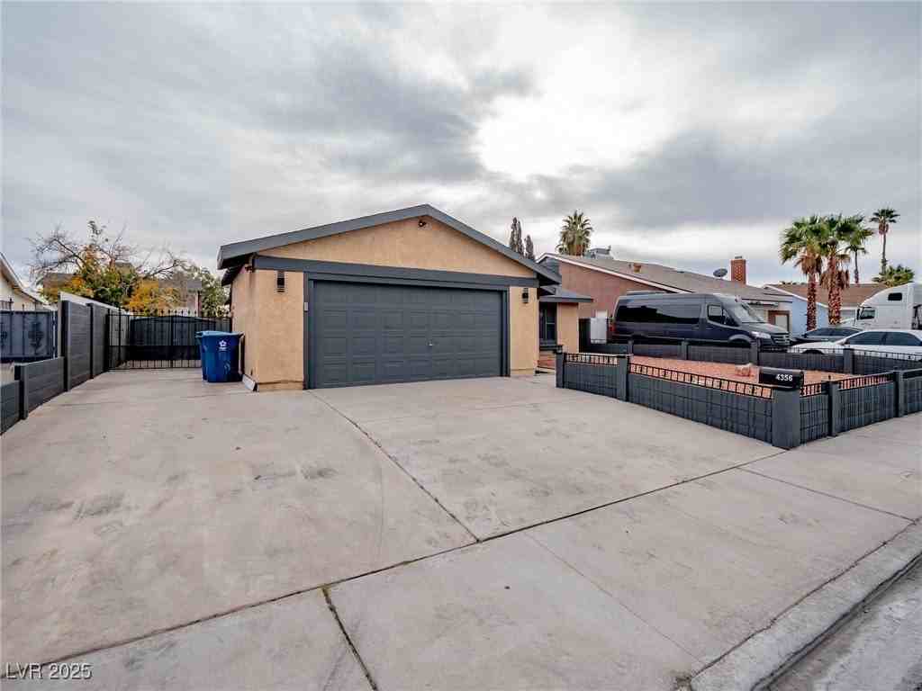 4356 Cloverhill Ct - Photo 4 of 50