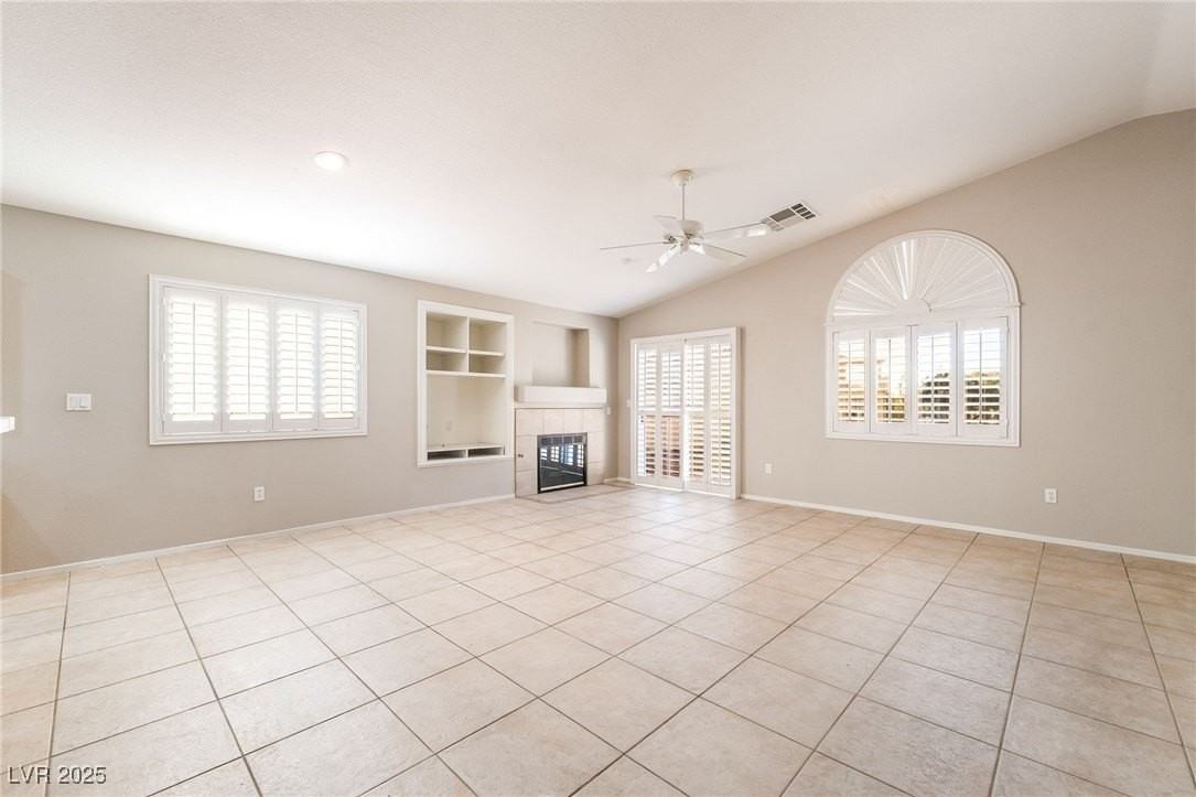 1385 Dragon Rock Dr - Photo 4 of 36