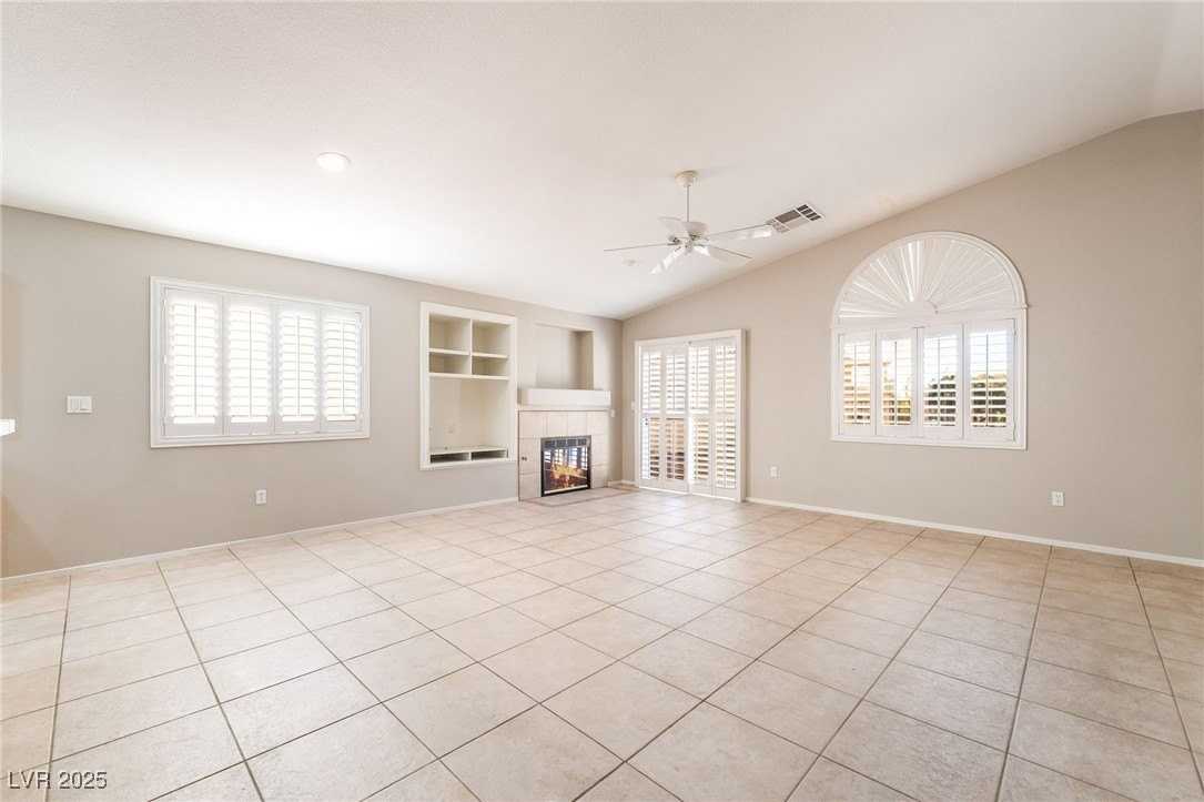 1385 Dragon Rock Dr - Photo 5 of 36