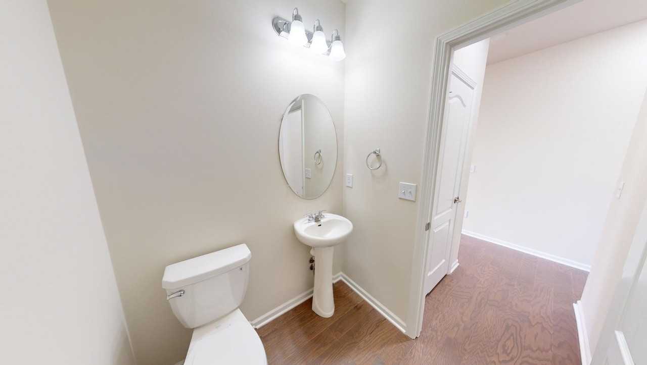 747 Haywood Dr - Photo 4 of 33