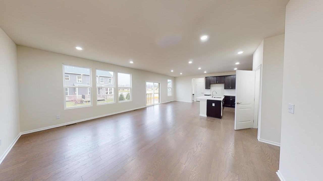 747 Haywood Dr - Photo 5 of 33