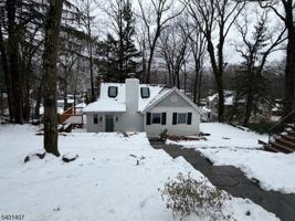 featured image of 4 Laurel Trl