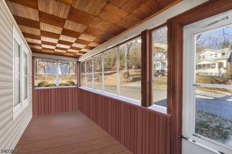 144 Morris Ave - Photo 3 of 16