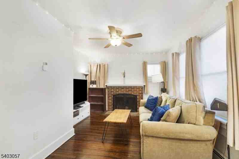 144 Morris Ave - Photo 5 of 16