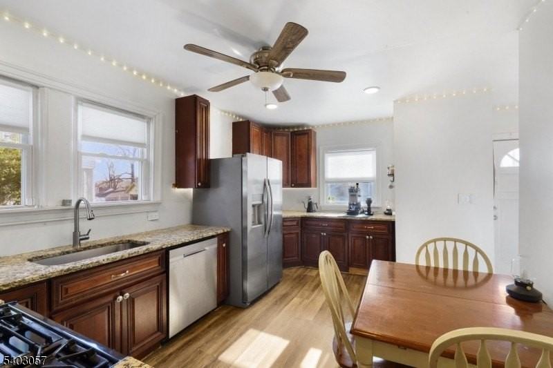 144 Morris Ave - Photo 2 of 16