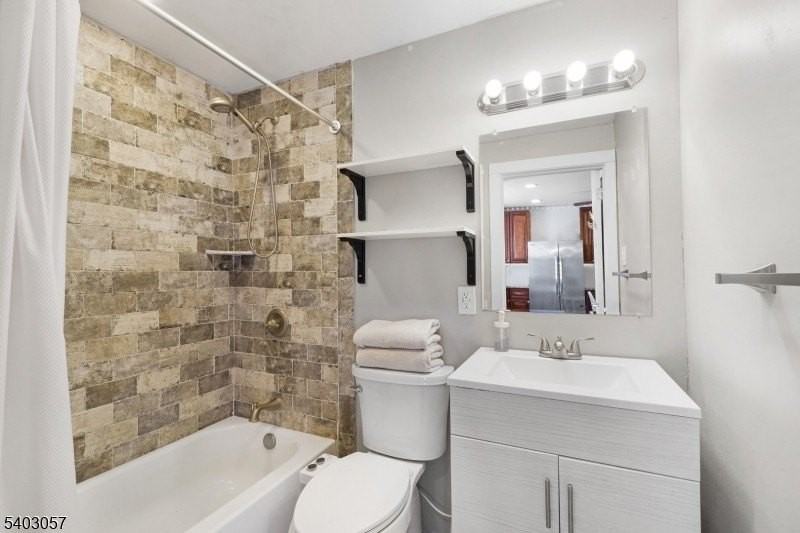 144 Morris Ave - Photo 3 of 16