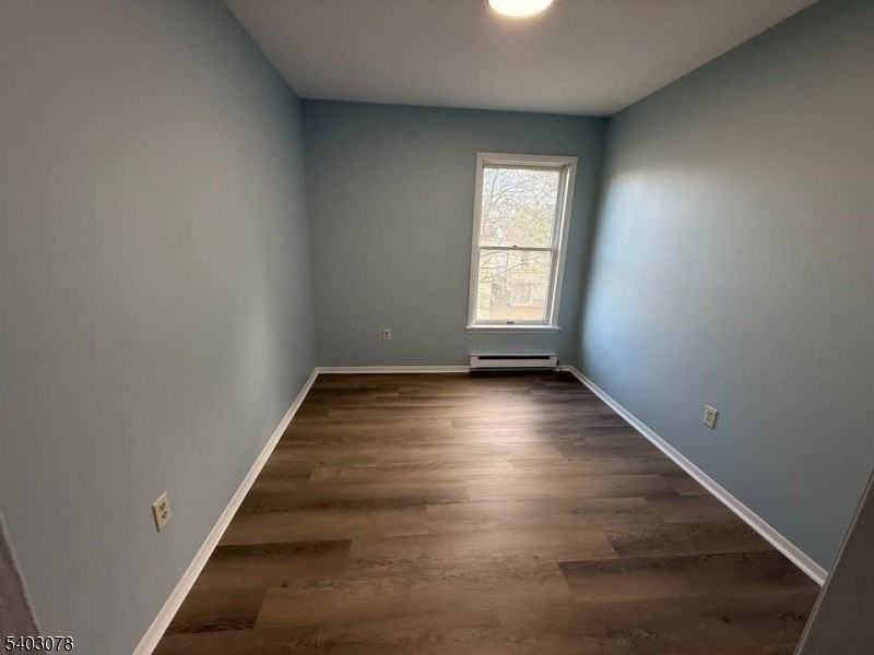 334 Littleton Ave - Photo 5 of 9