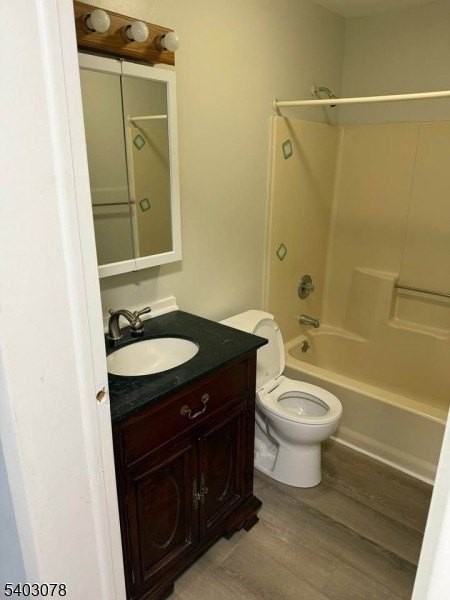 334 Littleton Ave - Photo 7 of 9