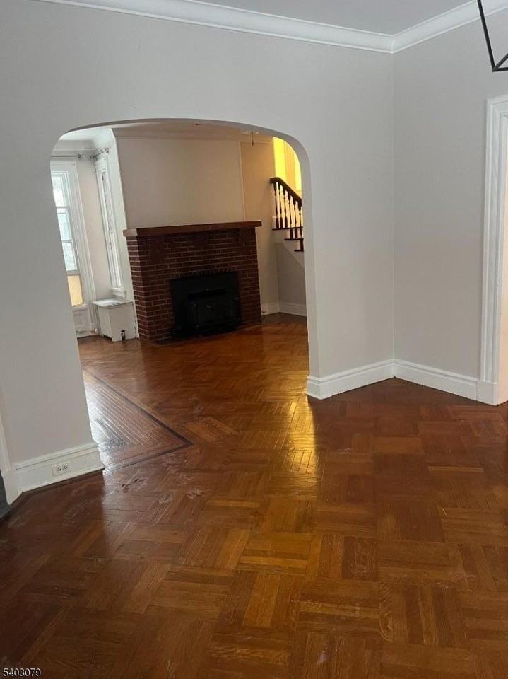 510 Center St - Photo 4 of 21