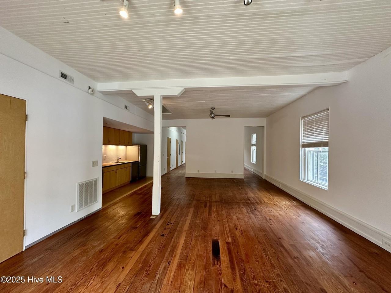 103 S Main St - Photo 3 of 15