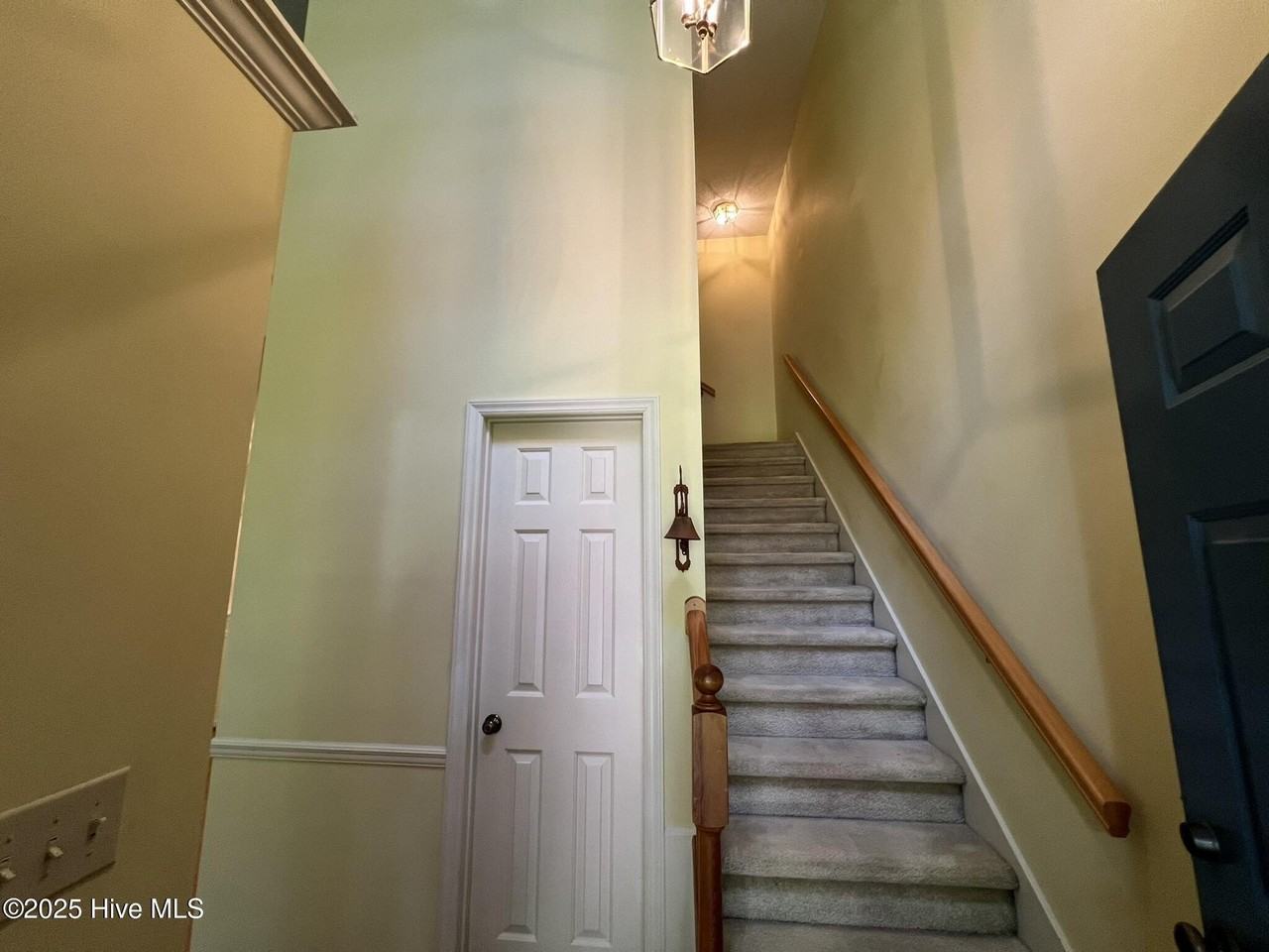 225 E New York Ave - Photo 3 of 31