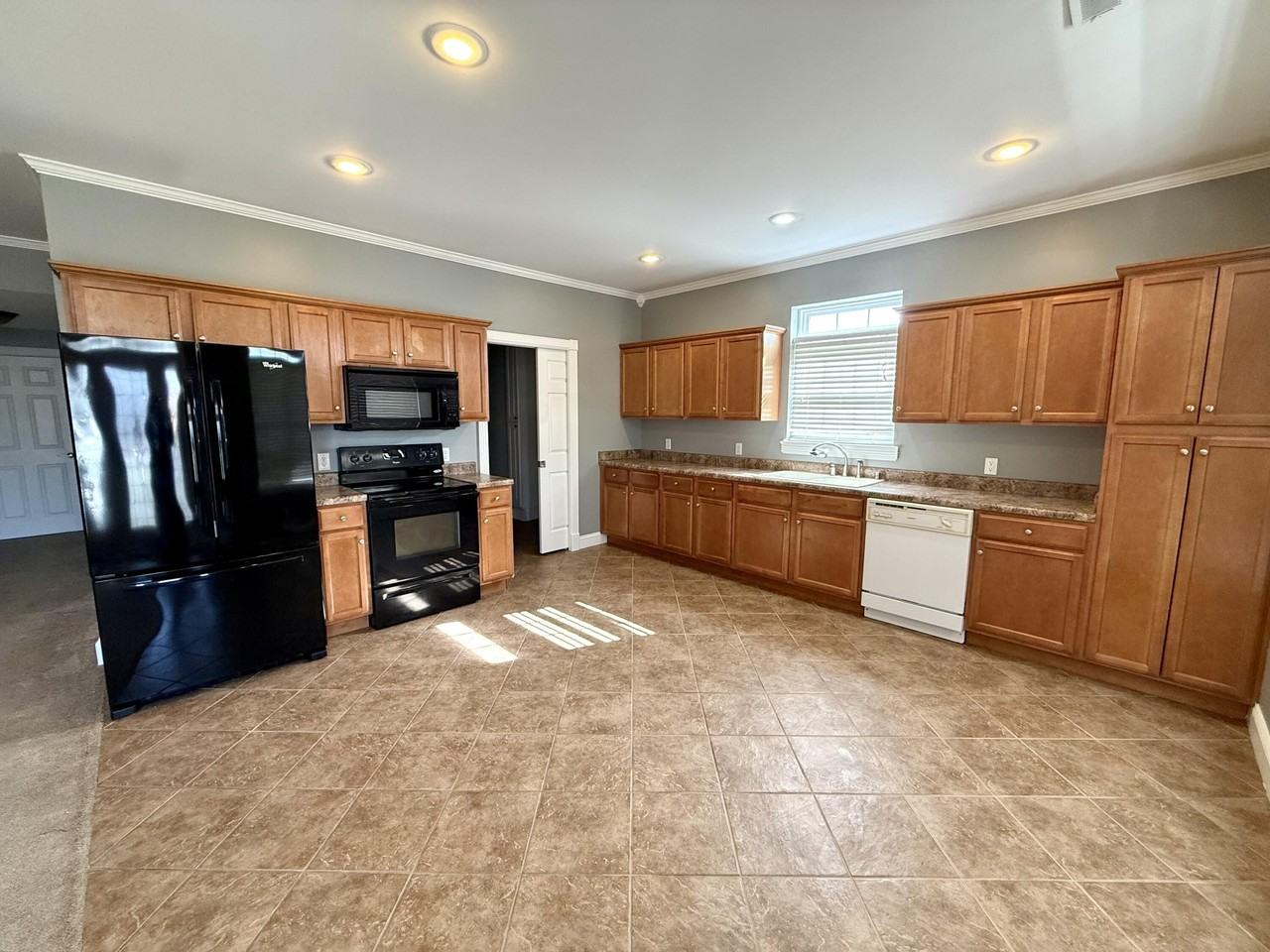 98 Melrose Dr Apt A #A - Photo 5 of 41