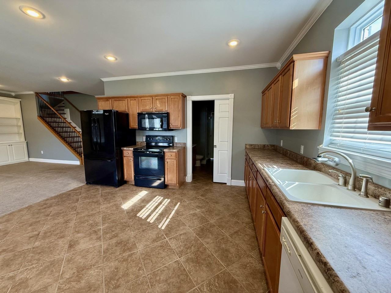 98 Melrose Dr Apt A #A - Photo 7 of 41