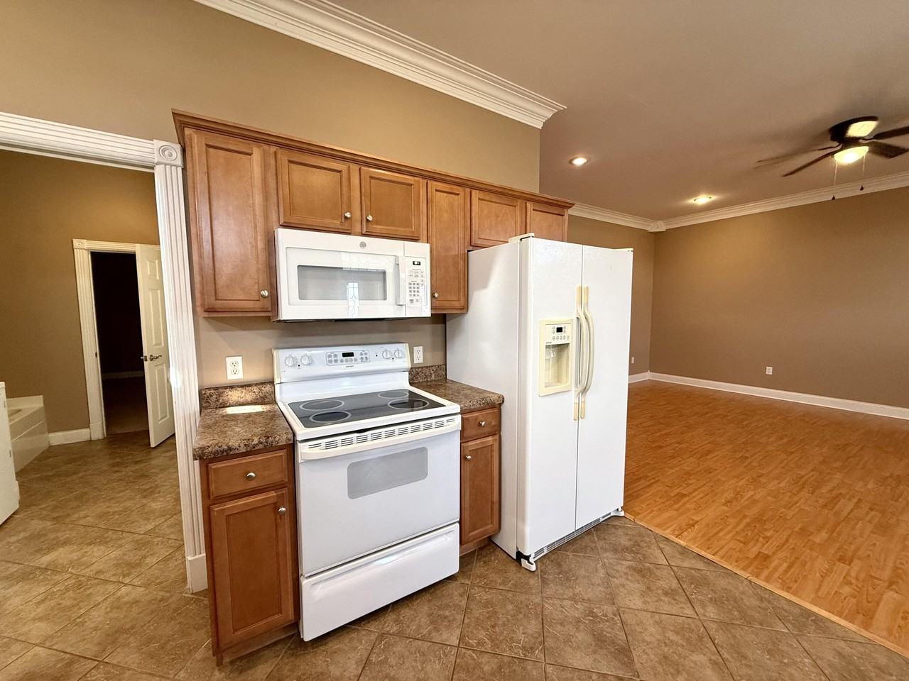 98 Melrose Dr Apt E #E - Photo 4 of 26