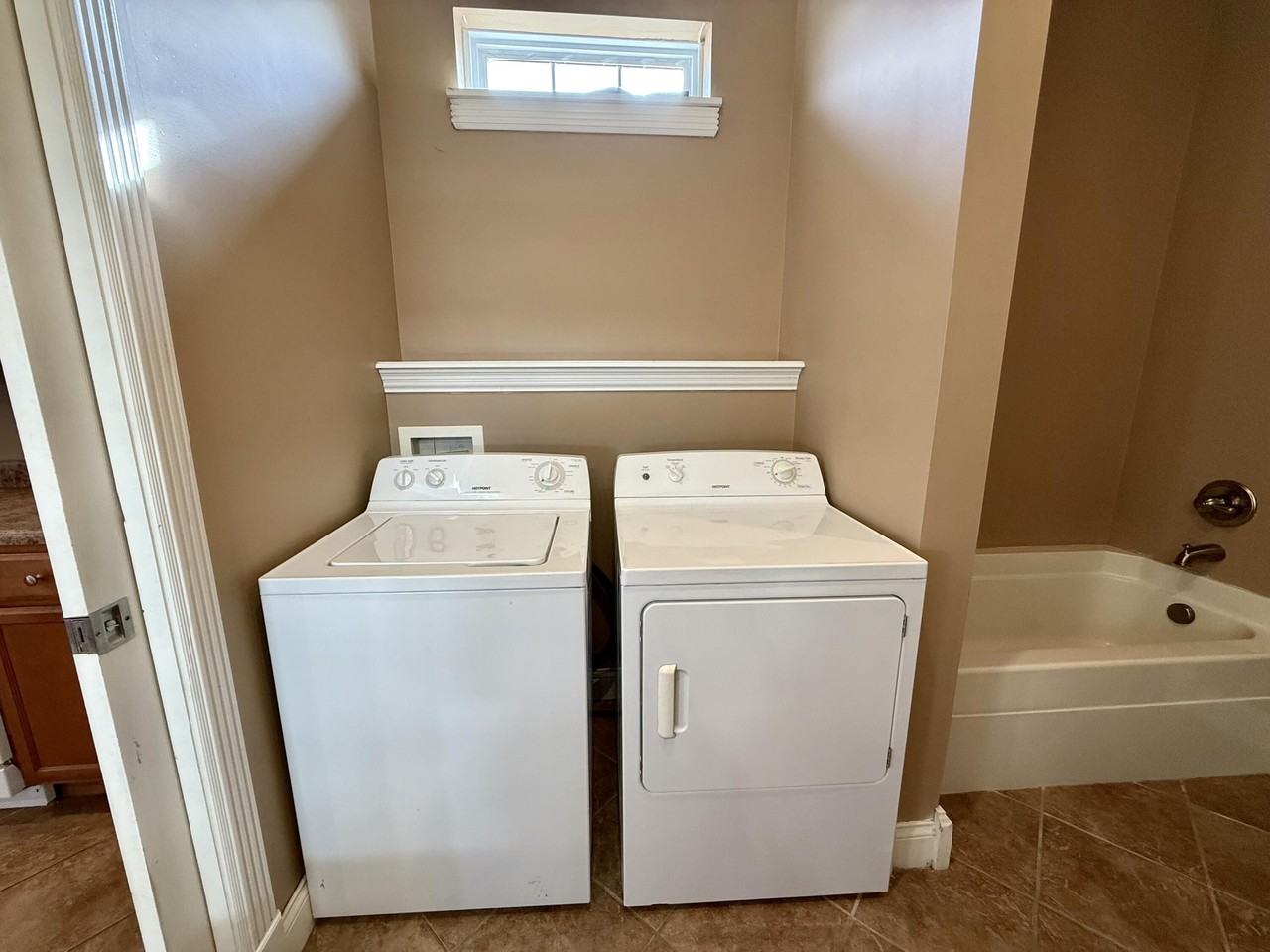 98 Melrose Dr Apt E #E - Photo 5 of 26