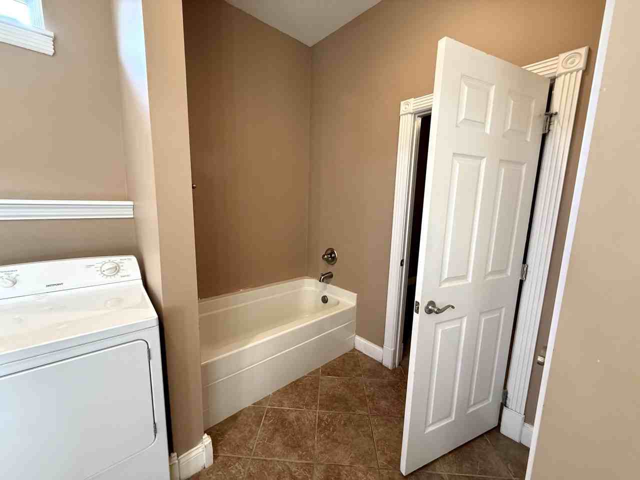 98 Melrose Dr Apt E #E - Photo 7 of 26