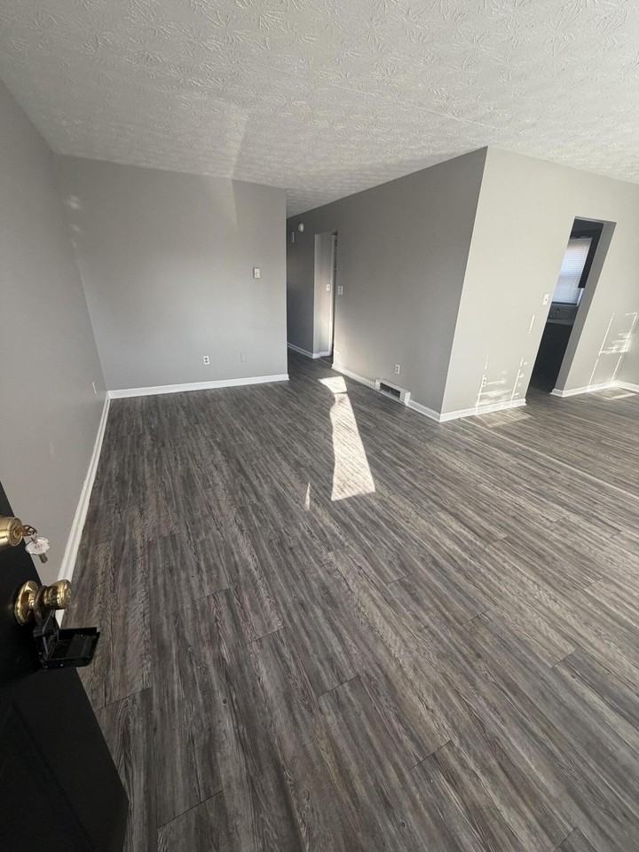 301 Rebel Rd - Photo 2 of 10