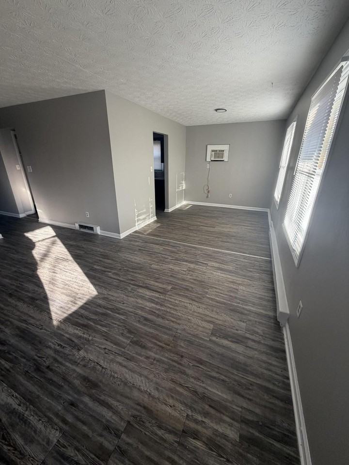 301 Rebel Rd - Photo 3 of 10